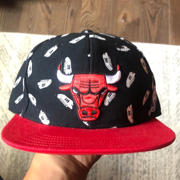 Adidas adjustable Chicago bulls cap - Picture 1 of 3